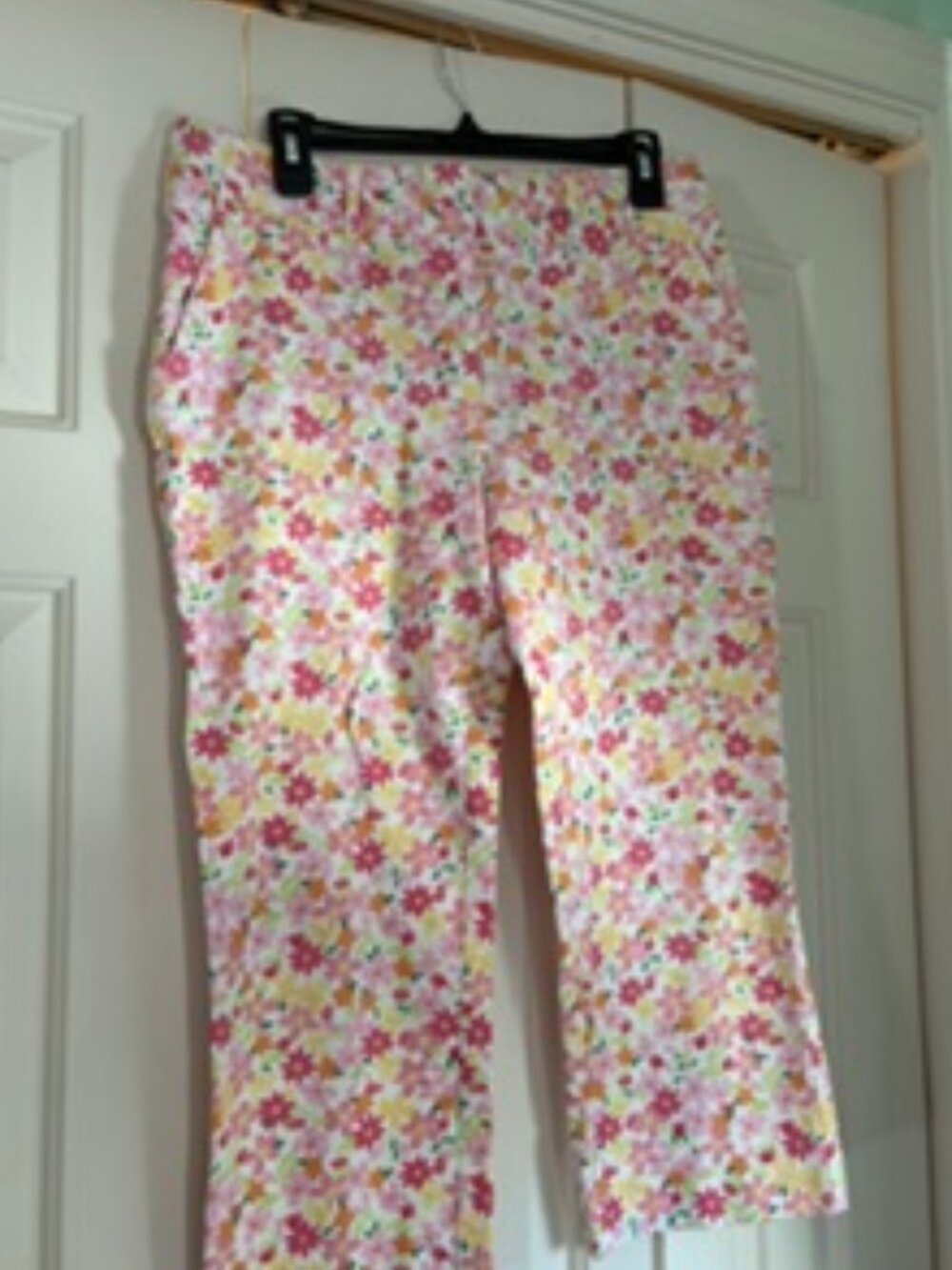 Lilly Pulitzer size 10 floral  Capri length pants
